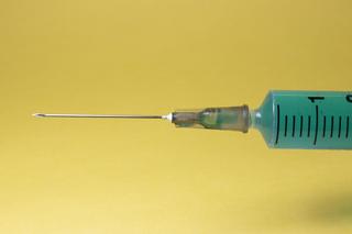 Rejestracja na szczepienie: rocznik 1952 już może się zapisywać. Kiedy szczepienia pozostałych grup?