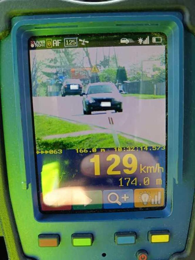 „Ciężka noga” kosztowała kierowcę 2500 zł i utratę prawa jazdy