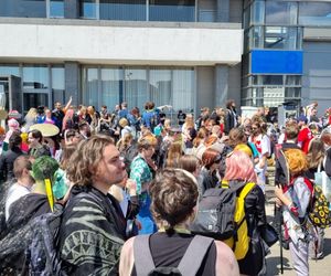 Pyrkon 2025. Tłumy uczestników przed MTP  