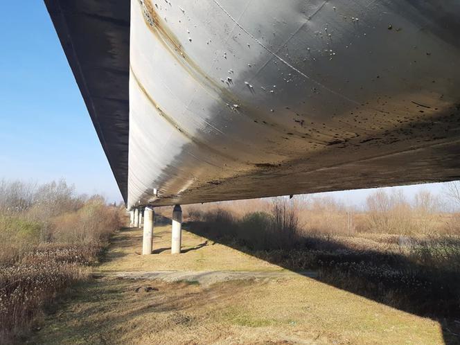 Stan zamkniętego mostu w Ostrowie był TRAGICZNY. Świadczą o tym zdjęcia