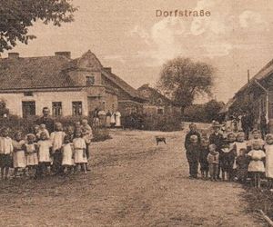 Malownicza gmina pod Olsztynem przyciąga tłumy. Tak dawniej wyglądała