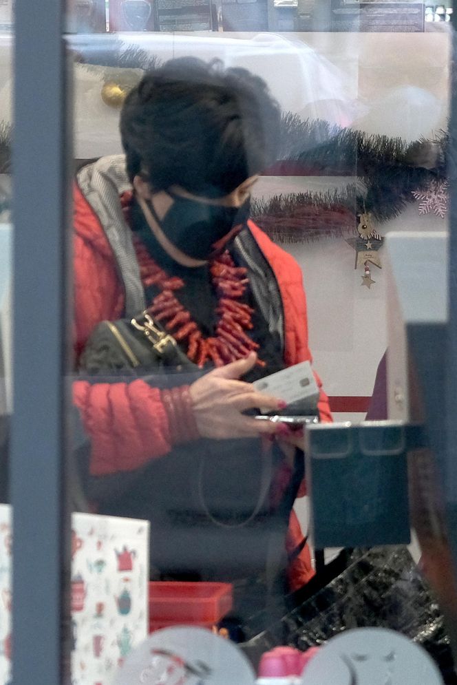  Joanna Senyszyn w czerwonych koralach  