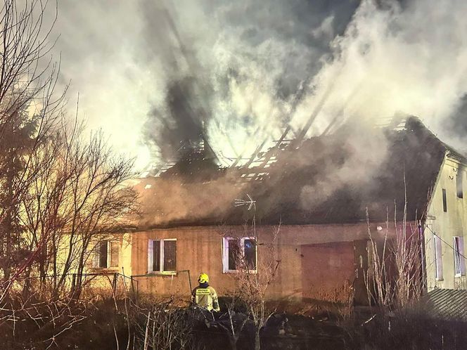 Tragiczny pożar budynku wielorodzinnego. Nie żyje jedna osoba, dwie są poparzone