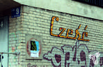 Napis Cześć na ścianie budynku przy ul. Wileńskiej 9