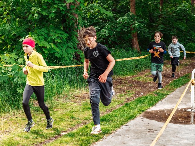 Runmageddon Kids rozgrzał Chorzów. 330 młodych zawodników pokonywało przeszkody
