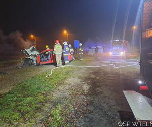 Luksusowy samochód stanął w płomieniach! Nocna akcja strażaków pod Bydgoszczą [ZDJĘCIA]