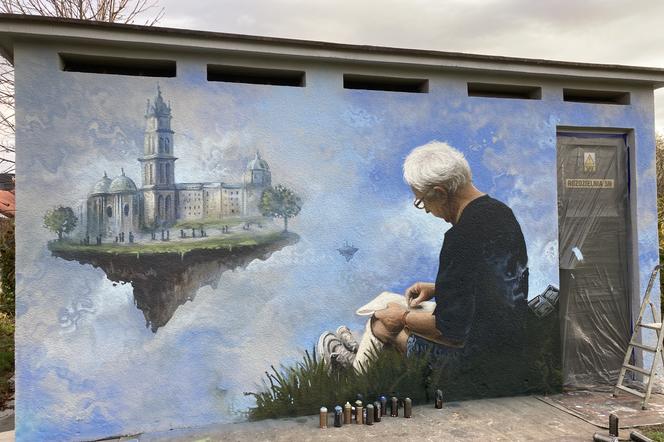 Doktor Jerzy Masior bohaterem muralu w centrum Nowego Sącza.  Zobacz film i zdjęcia