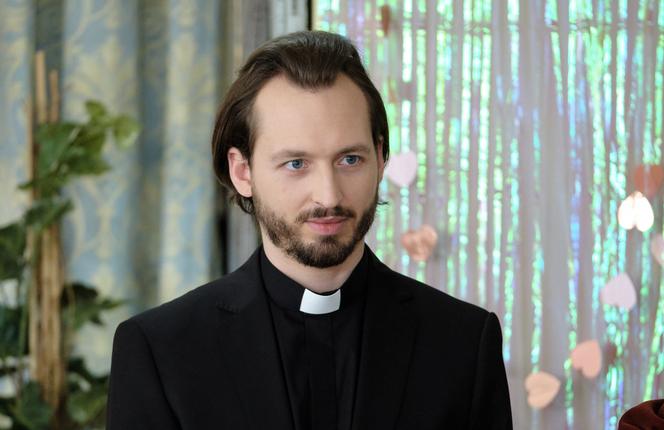 Na Wspólnej odc. 3228. Ksiądz Olek (Jan Hussakowski)