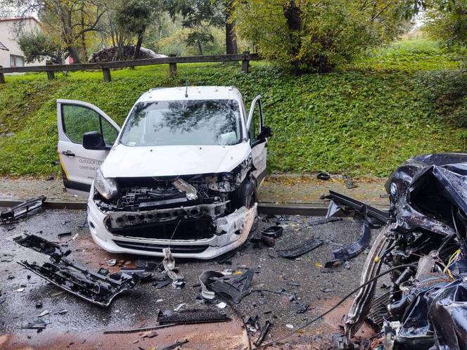 Cztery osoby w szpitalu po wypadku w Librantowej! ZMIAŻDŻONE bmw