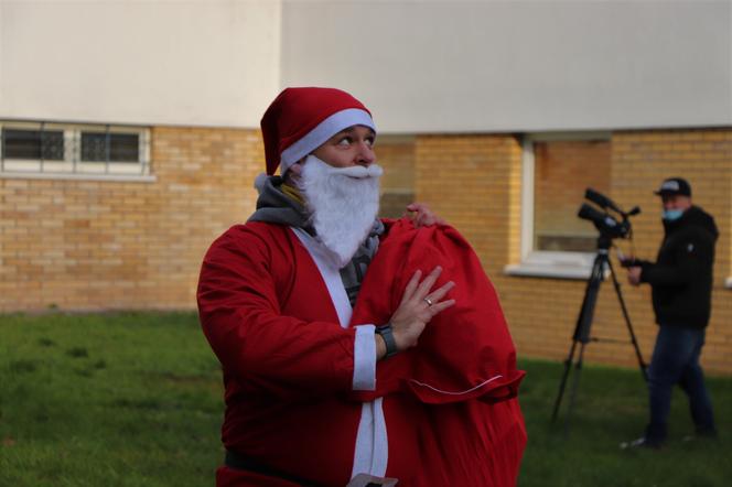Mikołaj odwiedza Szpital Specjalistyczny dla Dzieci i Dorosłych w Toruniu