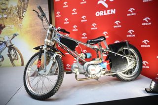 Bartosz Zmarzlik przekazał motocykl 11-letniemu Kubie