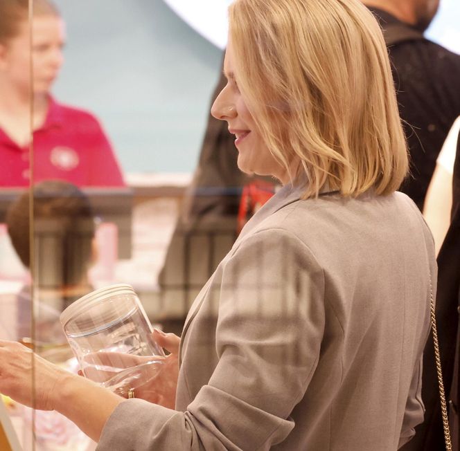 Marta Nawrocka kupuje prezenty na Dzień Dziecka