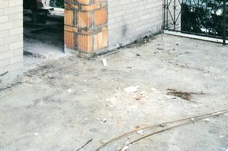 Zniszczona betonowa płyta niewykończonego tarasu: jak ją naprawić?