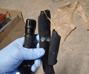 Skierniewice. 46-latka pracował w domu nad własną bombą. Policja mówi o arsenale [ZDJĘCIA].