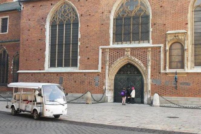 Kraków: Brytyjczyk zmarł po wypadnięciu z meleksa. To pierwszy incydent na przestrzeni blisko 30 lat [AUDIO]