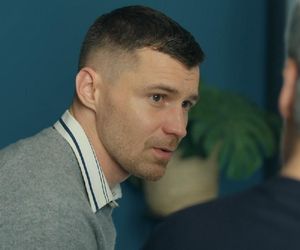 Barwy szczęścia, odcinek 3197. Darek (Andrzej Niemyt), Karol (Jan Wieczorkowski)