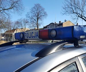 Policjant z komendy w Górze usłyszał zarzut. Po pijaku jechał radiowozem! 