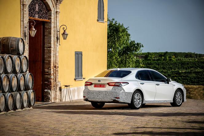 Hybrydowa Toyota Camry 2019