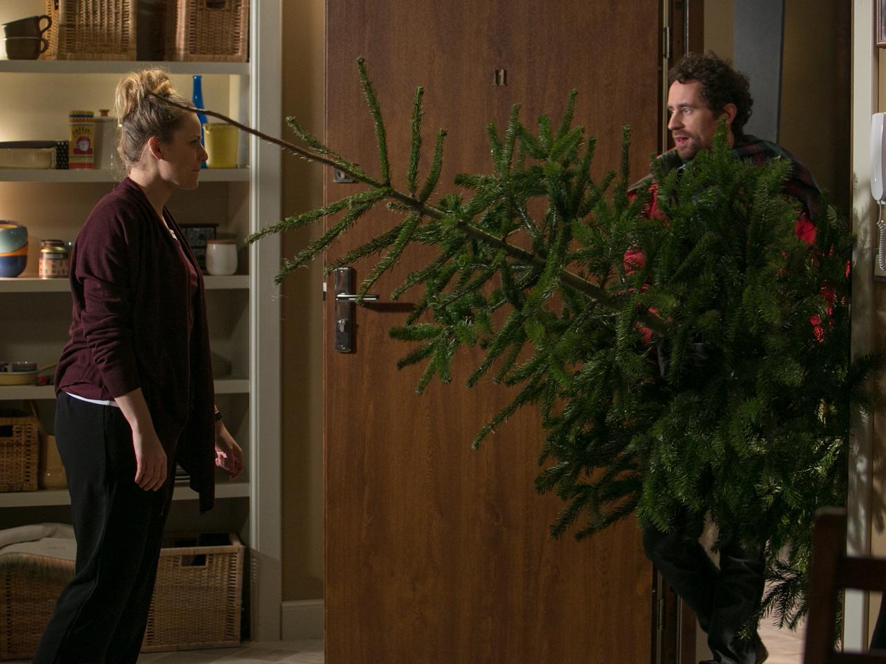 Singielka odcinek 92, Elka (Paulina Chruściel), Tomek (Michał Grzybowski)