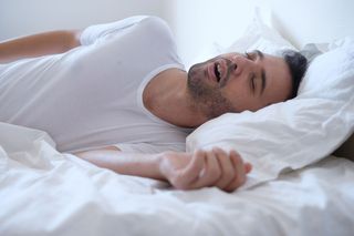 6 sygnałów, które świadczą o tym, że cierpisz na bezdech senny 