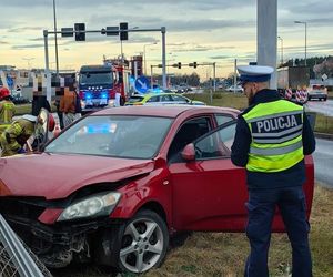 Nie ma świateł, jest kolizja. Zderzenie na dużym skrzyżowaniu w Lesznie