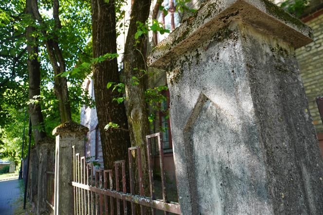 Stara żydowska szkoła w centrum Białegostoku. To ceglany zabytkowy budynek z początków XX wieku