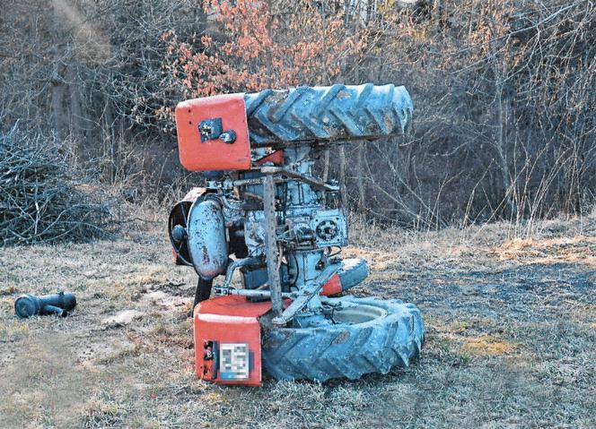 Przejechał go ciągnik. 50-latek ciężko ranny. Czwarty podobny wypadek pod Nowym Sączem! [ZDJĘCIA]
