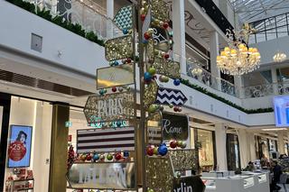 Promenada i sklepy w świątecznej odsłonie 