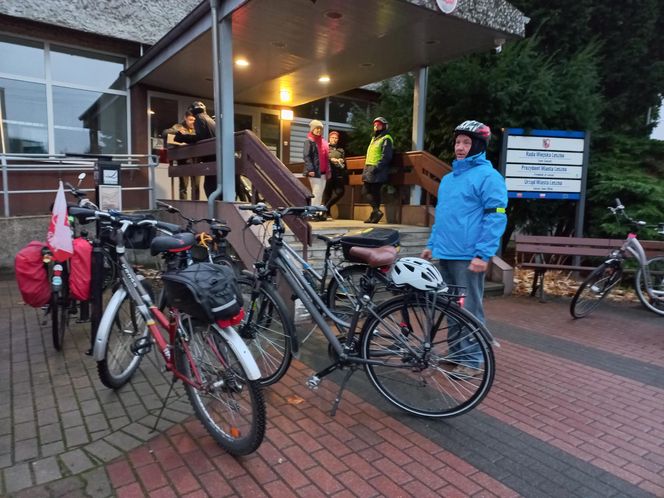 Z Leszna wystartował rajd rowerowy "Biało-Czerwono Zakręceni"