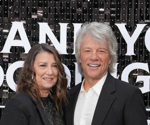 Jon Bon Jovi przyznał, że zdradził żonę! Kobieta nie pojawiła się na premierze serialu o zespole...