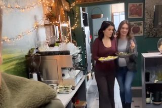 M jak miłość na planie. Franka (Dominika Kachlik), Kinga (Katarzyna Cichopek)