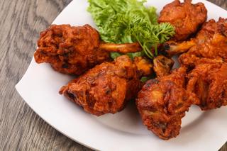 Kurczak po indyjsku - aromatyczne kąski z kurczaka pieczone na grillu lub w piekarniku