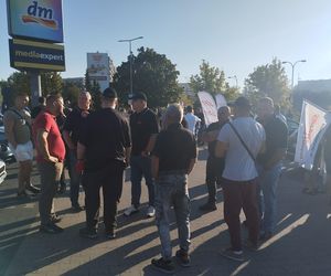 Protest górników w Jastrzębiu-Zdroju. Blokują kluczowe rondo i główne drogi
