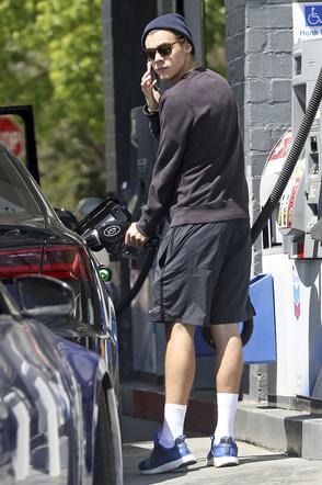 Harry Styles na stacji benzynowej