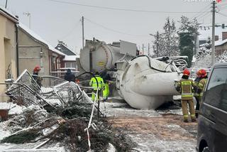 Wypadek cysterny na DK91 w Kłomnicach