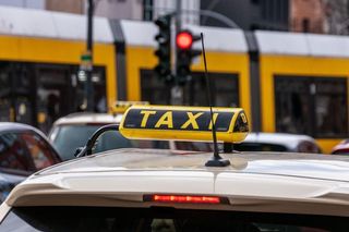 Afera taksówkowa w Gdańsku. Radna KO spryskana gazem, kierowca oskarża o znieważenie!