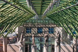 Biblioteka Uniwersytecka w Warszawie - zdjęcia. Zobacz postmodernistyczną ikonę, którą kiedyś uznawano za kicz