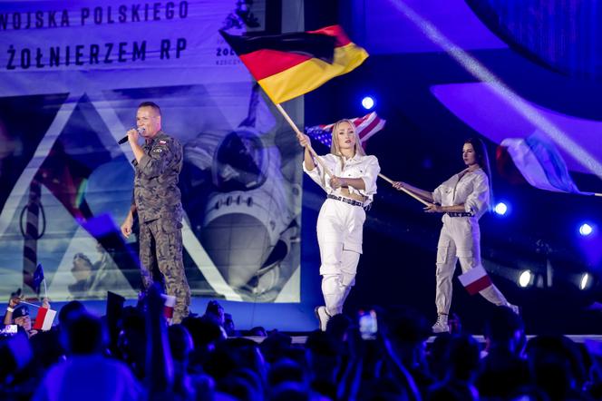 Wakacyjna Trasa Dwójki w Elblągu. Koncert piosenki wojskowej państw NATO