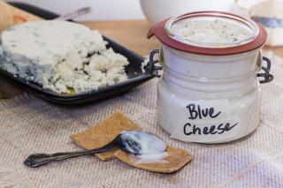 Domowy sos blue cheese - jak zrobić pyszny serowy dip?
