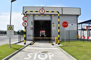 Zatrzymano ponad tysiąc paczek papierosów. Przewożone były w dwóch tirach