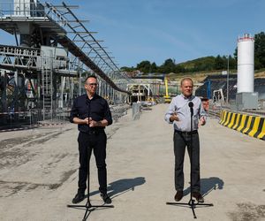 Donald Tusk w Męcinie. Premier odwiedził budowę największego tunelu kolejowego w Polsce
