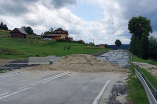 Osuwisko na DK 28 w Kasinie Wielkiej