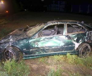 Śmiertelny wypadek w powiecie radziejowskim. Samochód dachował i uderzył w budynek! [ZDJĘCIA]