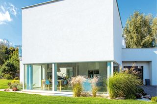 Bryła i wnętrza domu o nietypowej formie