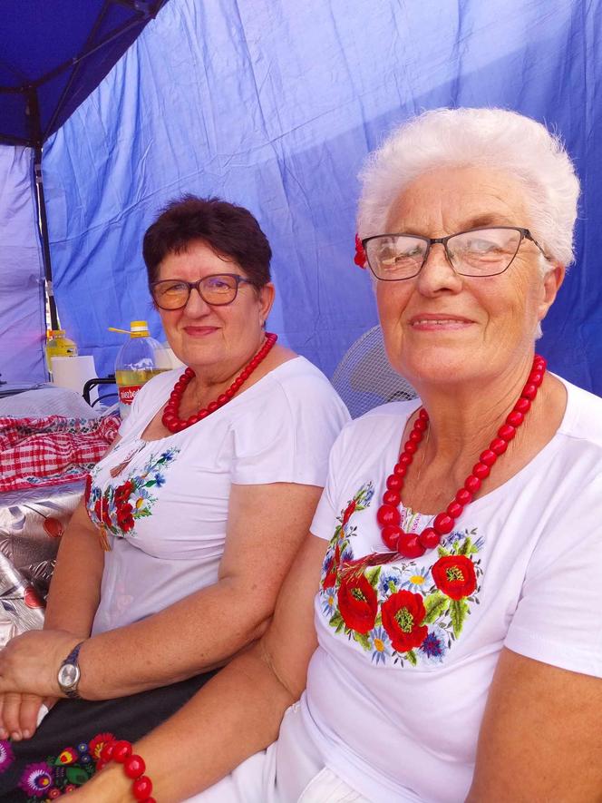 Dożynki 2024 w powiecie starachowickim. W Wąchocku dożynkowe wieńce, korowód i przysmaki