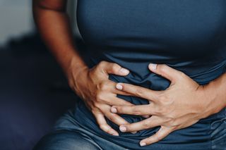 Zespół jelita drażliwego występuje częściej niż myślisz. 3 sygnały, których nie wolno ignorować