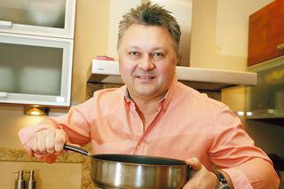 Robert Sowa gotuje niedzielny obiad za 30 zł: Rosół królewski i gulasz cielęcy z pomidorami