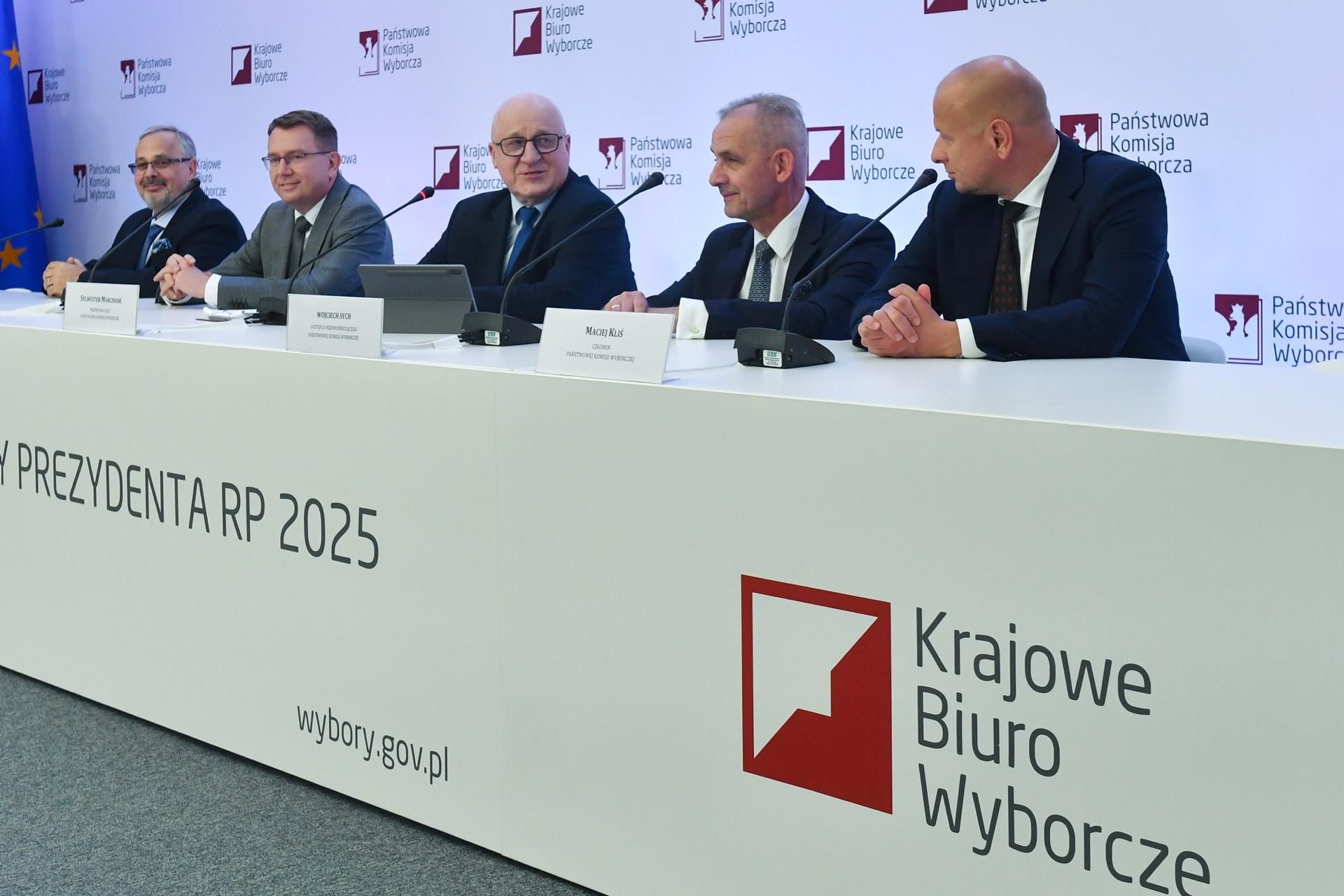 Wybory prezydenckie 2025 konferencja PKW. Oficjalne wyniki. Wygrywa