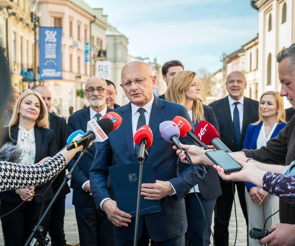 Krzysztof Żuk podczas powyborczej konferencji prasowej