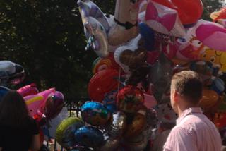 Balonowy penis na odpuście parafialnym